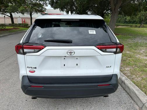 Ice Cap 2024 Toyota RAV4 XLE