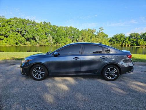 Gravity Gray 2024 Kia Forte LXS