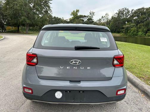 2021 Hyundai VENUE SE