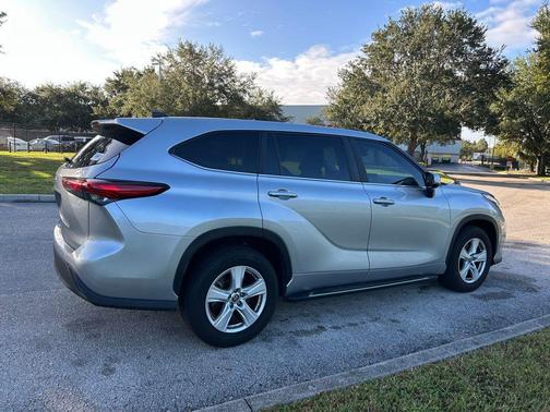 2023 Toyota Highlander LE