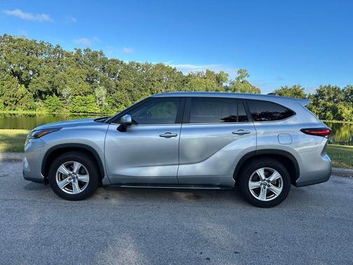 2023 Toyota Highlander LE