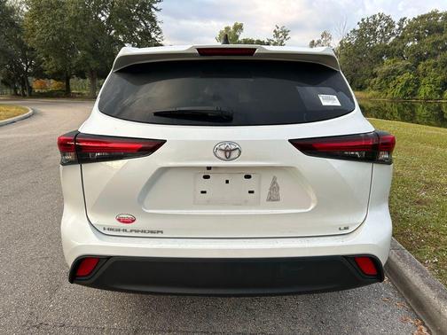 2024 Toyota Highlander LE