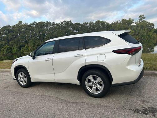 2024 Toyota Highlander LE