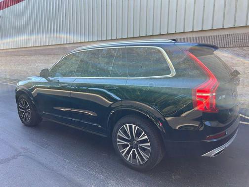2021 Volvo XC90 T6 Momentum