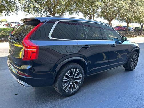 2021 Volvo XC90 T6 Momentum
