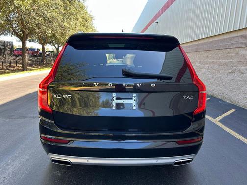 2021 Volvo XC90 T6 Momentum