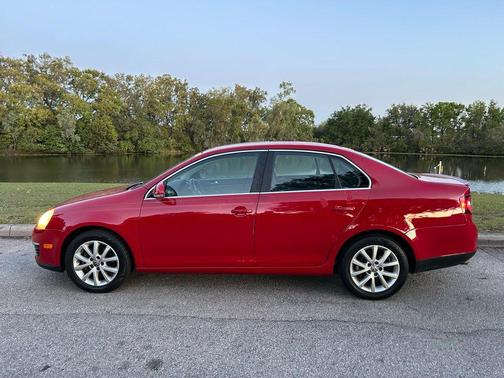 Salsa Red 2010 Volkswagen Jetta SE