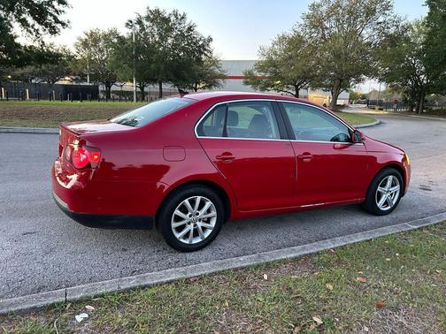 Salsa Red 2010 Volkswagen Jetta SE