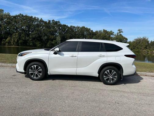 2025 Toyota Highlander XLE