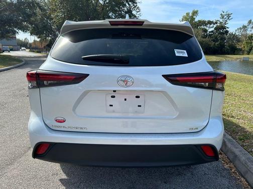 2025 Toyota Highlander XLE