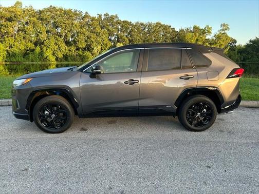 2025 Toyota RAV4 Hybrid SE