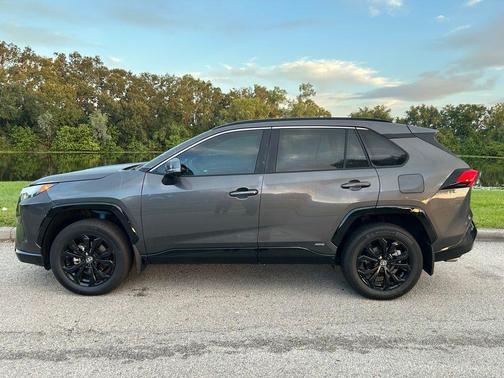 2024 Toyota RAV4 Hybrid SE