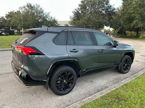 2024 Toyota RAV4 Hybrid SE
