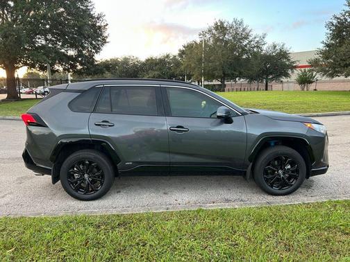 2024 Toyota RAV4 Hybrid SE