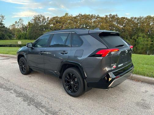 2024 Toyota RAV4 Hybrid SE