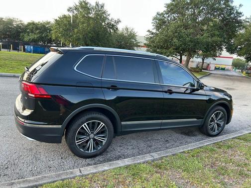 Pearl Metallic 2018 Volkswagen Tiguan 2.0T SEL