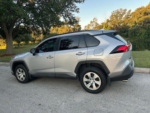 2020 Toyota RAV4 LE