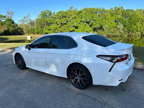 Ice Cap 2024 Toyota Camry SE