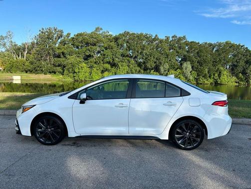 Ice Cap 2024 Toyota Corolla SE