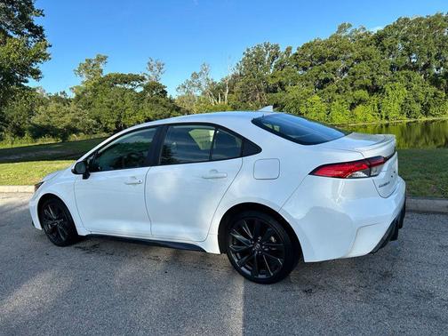 Ice Cap 2024 Toyota Corolla SE