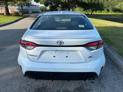 Ice Cap 2024 Toyota Corolla SE
