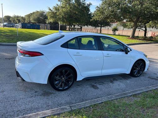 Ice Cap 2024 Toyota Corolla SE