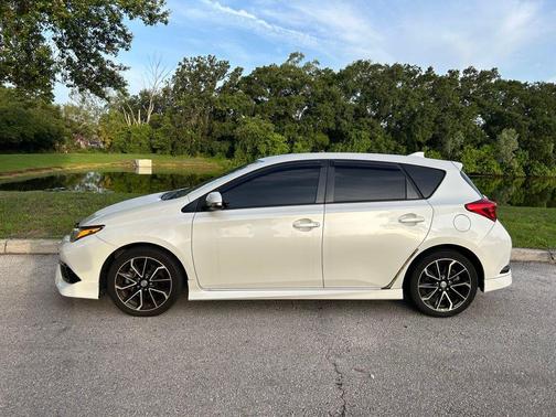 Blizzard Pearl 2018 Toyota Corolla iM Base