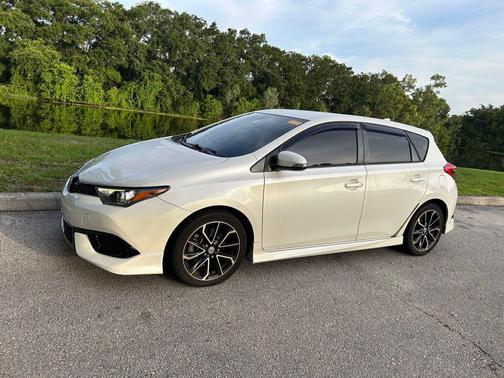 Blizzard Pearl 2018 Toyota Corolla iM Base