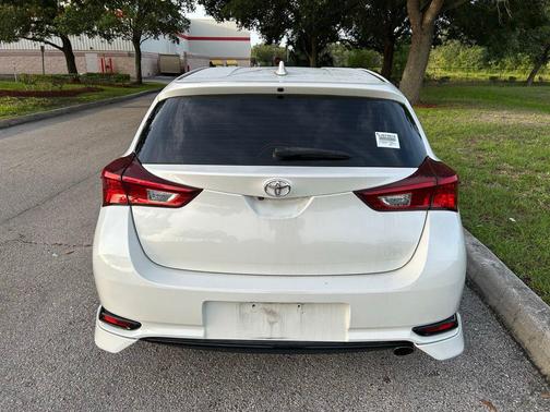 Blizzard Pearl 2018 Toyota Corolla iM Base