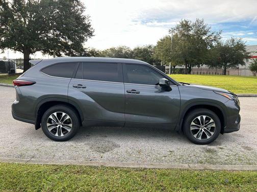 2025 Toyota Highlander XLE