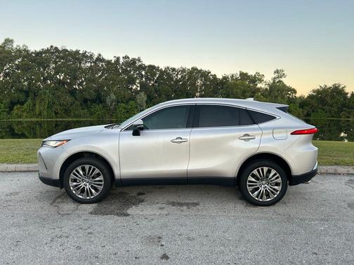 2023 Toyota Venza XLE