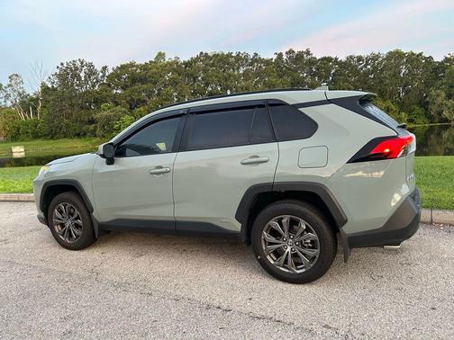 2023 Toyota RAV4 Hybrid XLE Premium