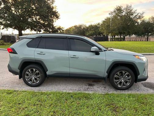 2023 Toyota RAV4 Hybrid XLE Premium