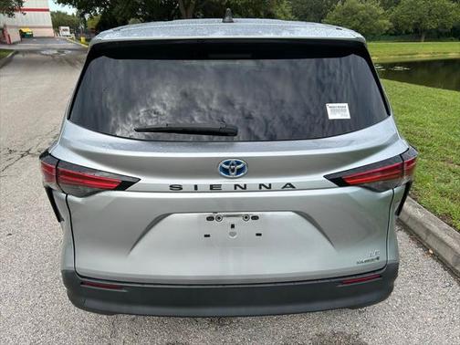 2021 Toyota Sienna LE
