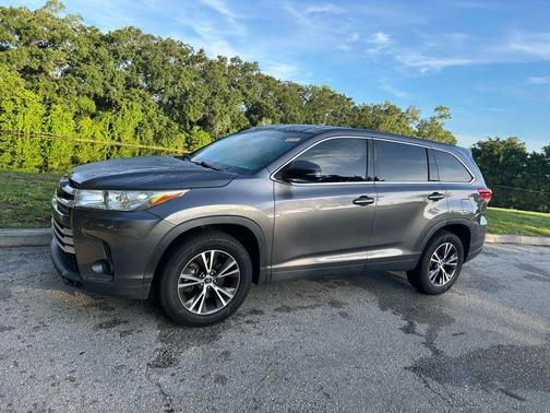 Predawn Gray Mica 2019 Toyota Highlander LE I4