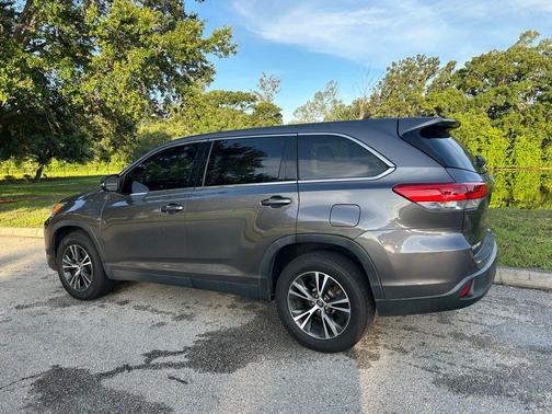 Predawn Gray Mica 2019 Toyota Highlander LE I4