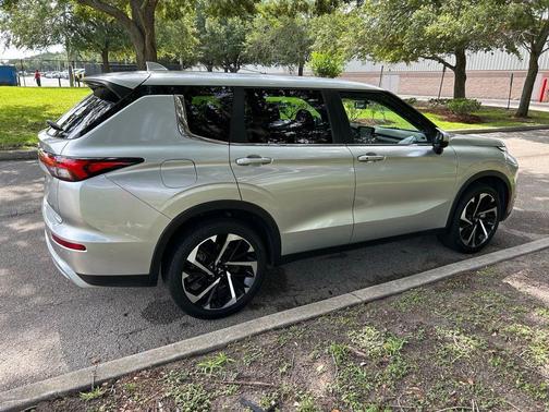 Silver Alloy 2023 Mitsubishi Outlander SE S-AWC