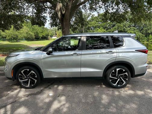 Silver Alloy 2023 Mitsubishi Outlander SE S-AWC