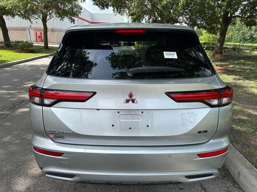 Silver Alloy 2023 Mitsubishi Outlander SE S-AWC