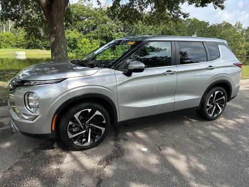 Silver Alloy 2023 Mitsubishi Outlander SE S-AWC