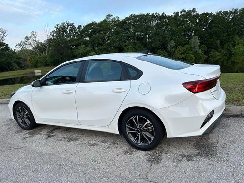 Snow White Pearl 2024 Kia Forte LXS