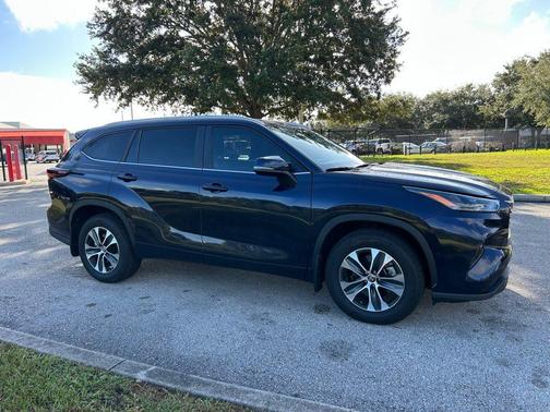 2024 Toyota Highlander XLE