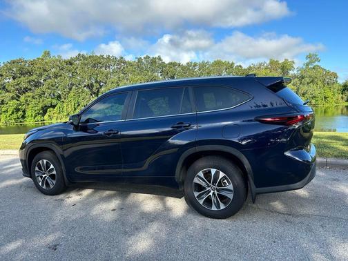 2024 Toyota Highlander XLE