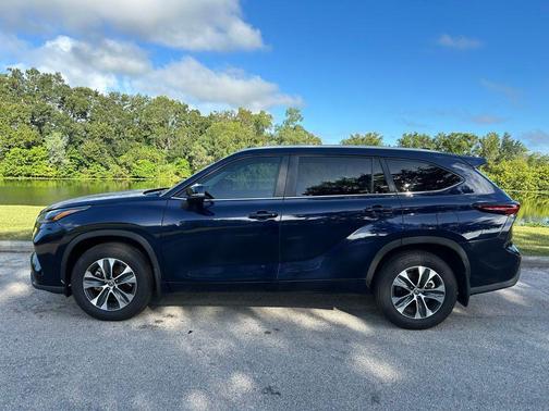 2024 Toyota Highlander XLE