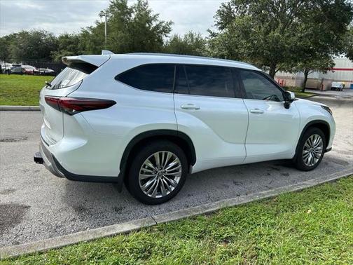 2024 Toyota Highlander Platinum