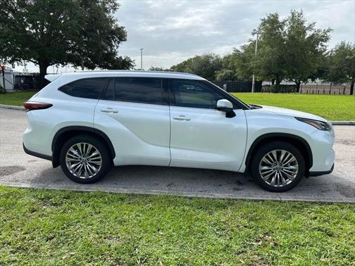 2024 Toyota Highlander Platinum