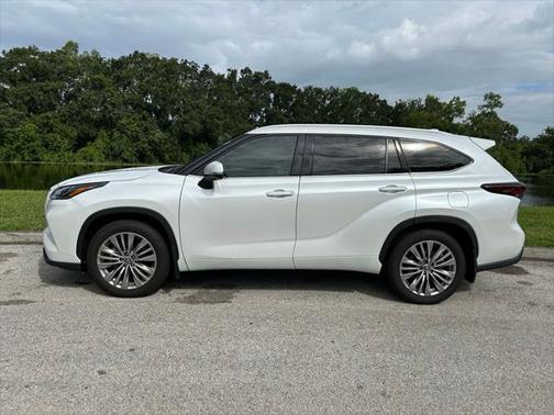 2024 Toyota Highlander Platinum