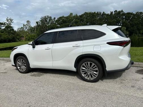 2024 Toyota Highlander Platinum