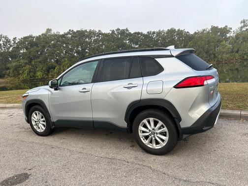 2024 Toyota Corolla Cross LE