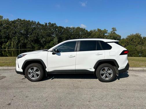 2025 Toyota RAV4 Hybrid SE